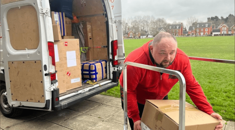 loading boxes in lorry